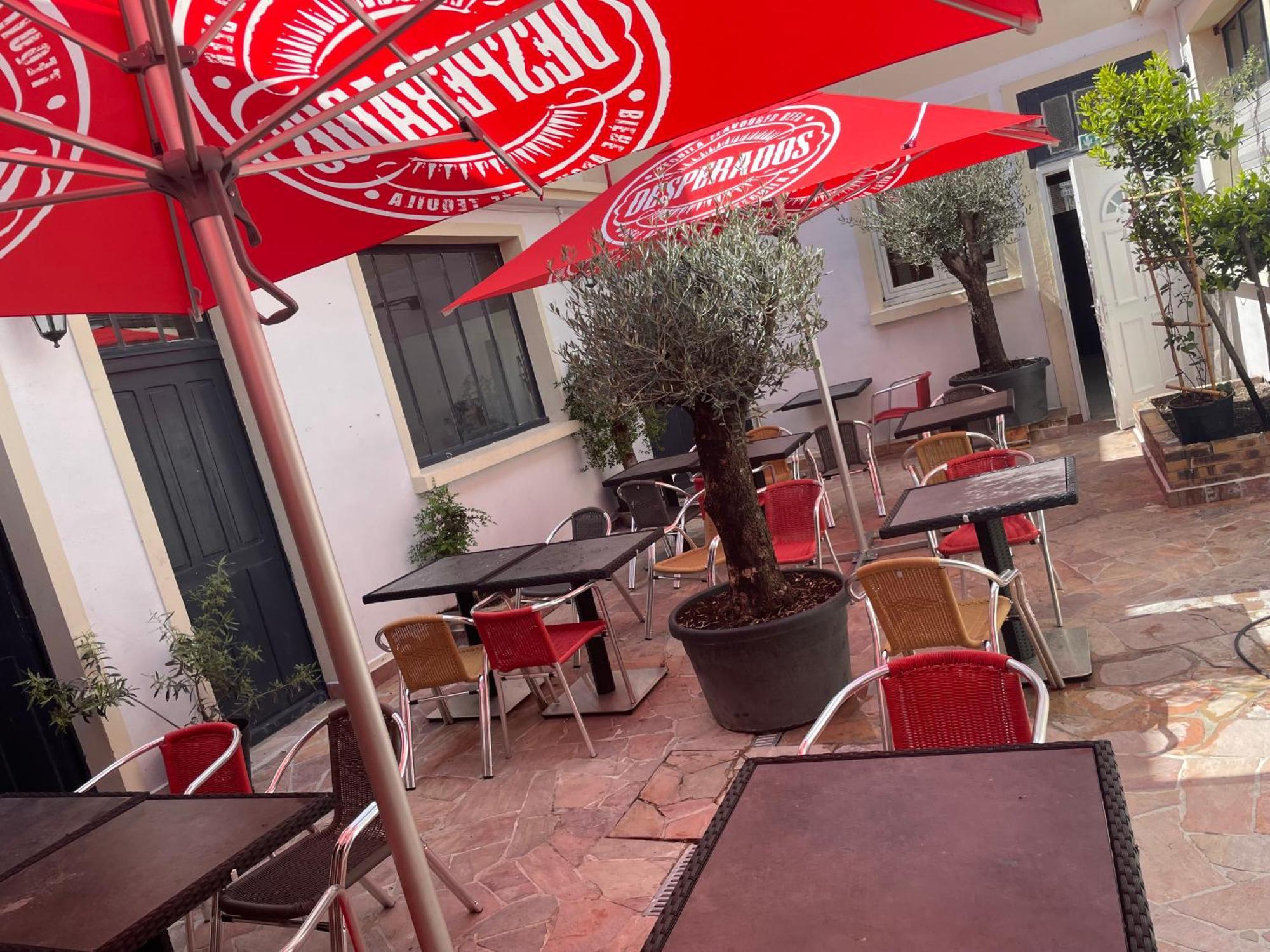 Hotel & Restaurant Isvara Breteuil Exterior photo