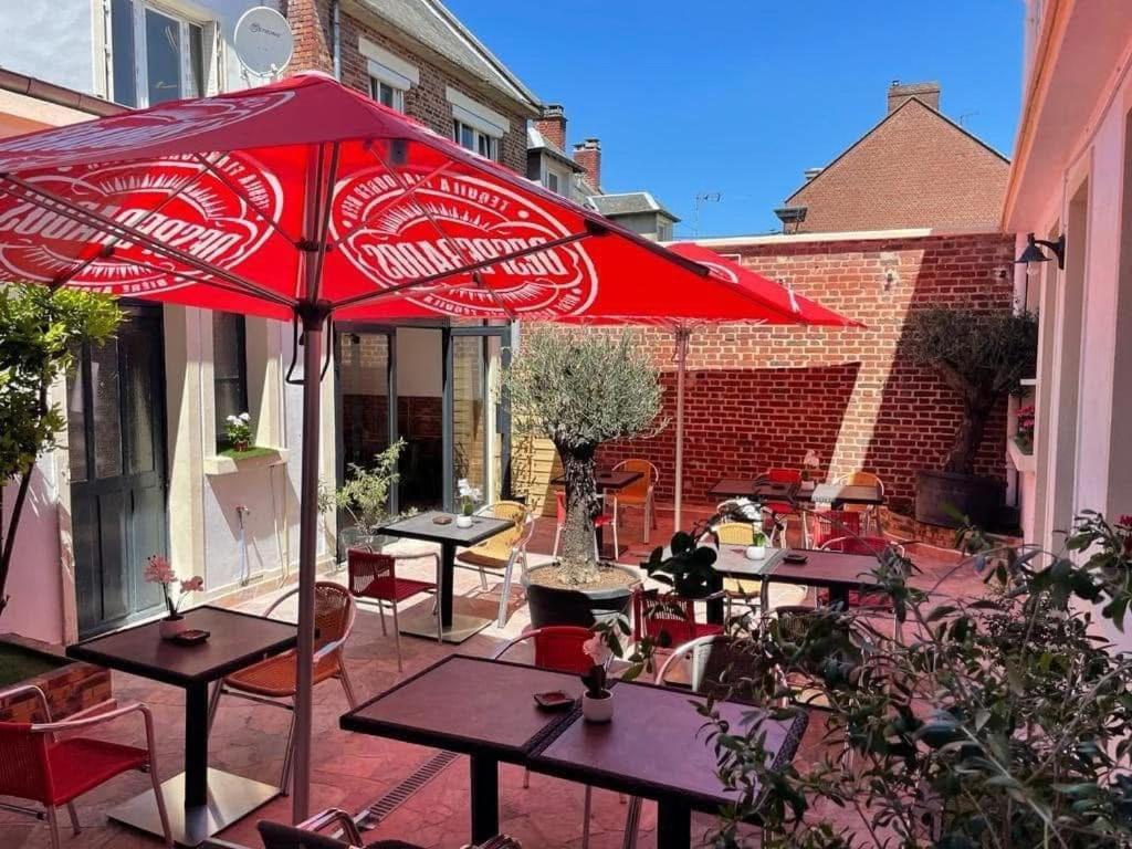 Hotel & Restaurant Isvara Breteuil Exterior photo